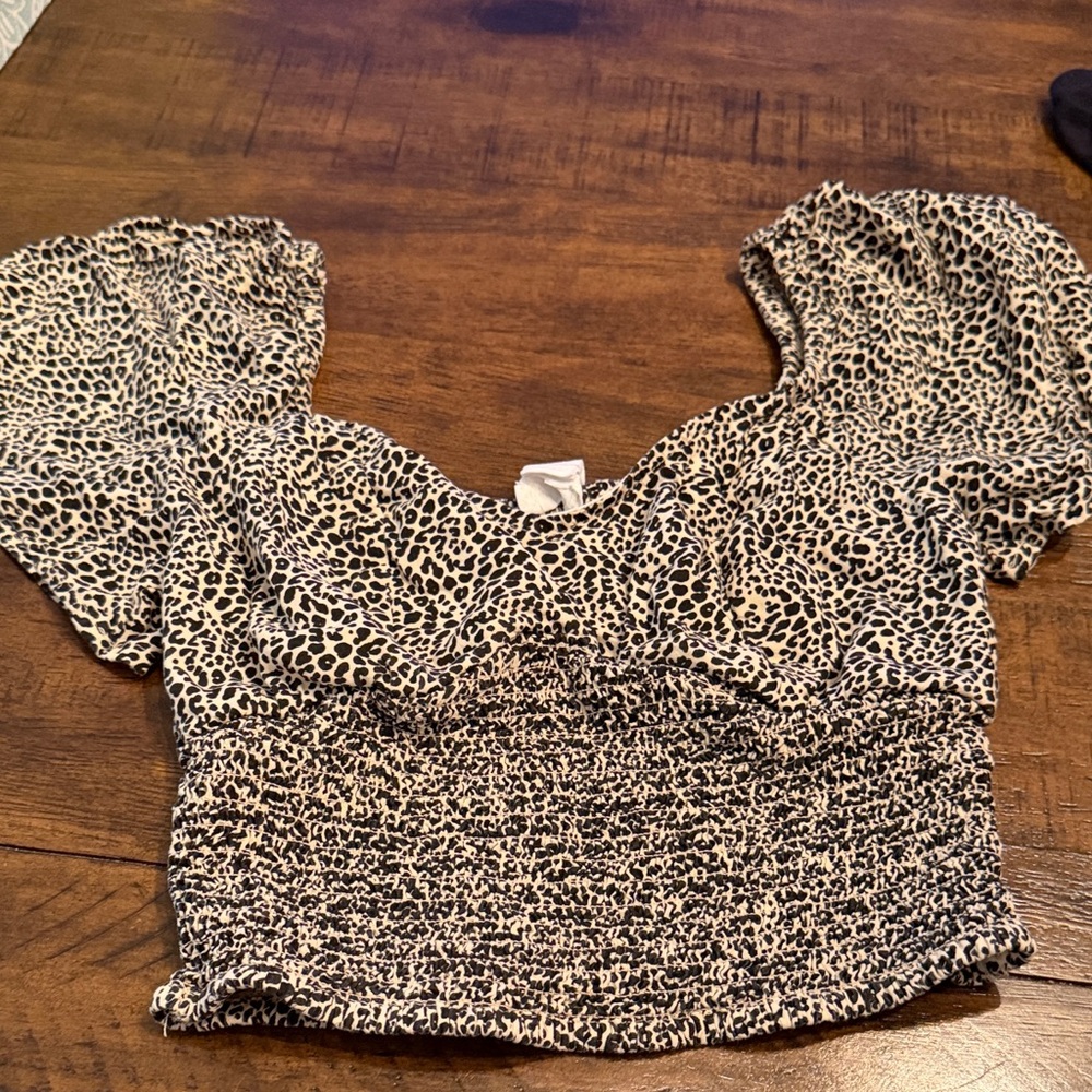 Japna Animal Print Puff Sleeve Crop Top
